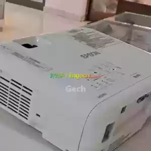 Hardware interface: VGA, USB, HDMILamp Life  Expectancy          5,00 in Ethiopia